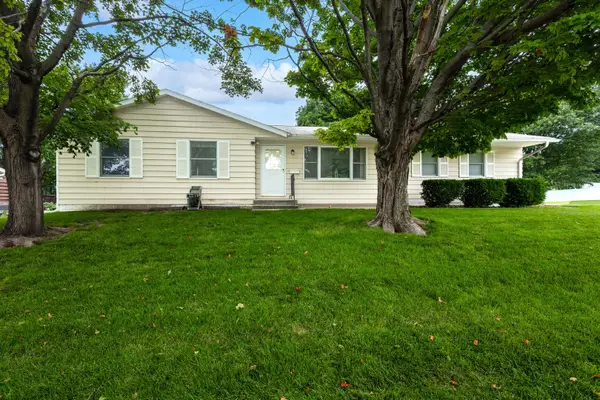 3334 S Hampton Drive, Bettendorf, IA 52722
