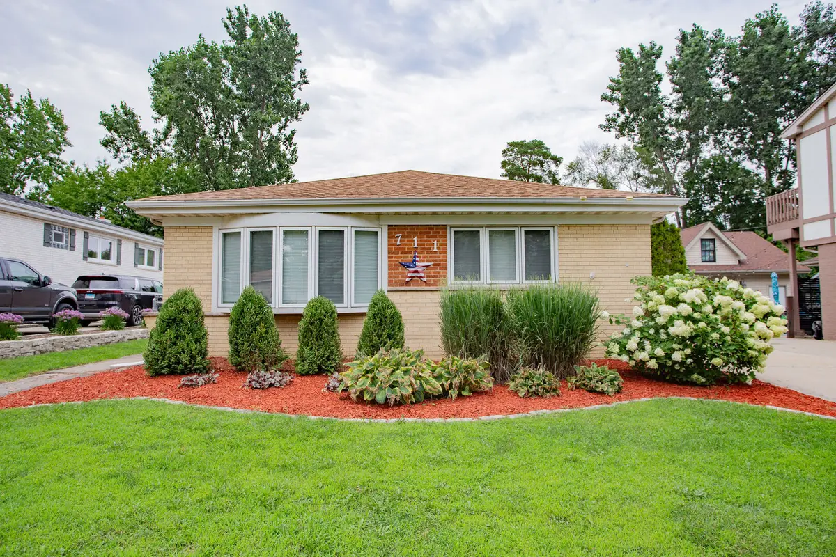 711 Schiller Street, Itasca, IL 60143 - #1