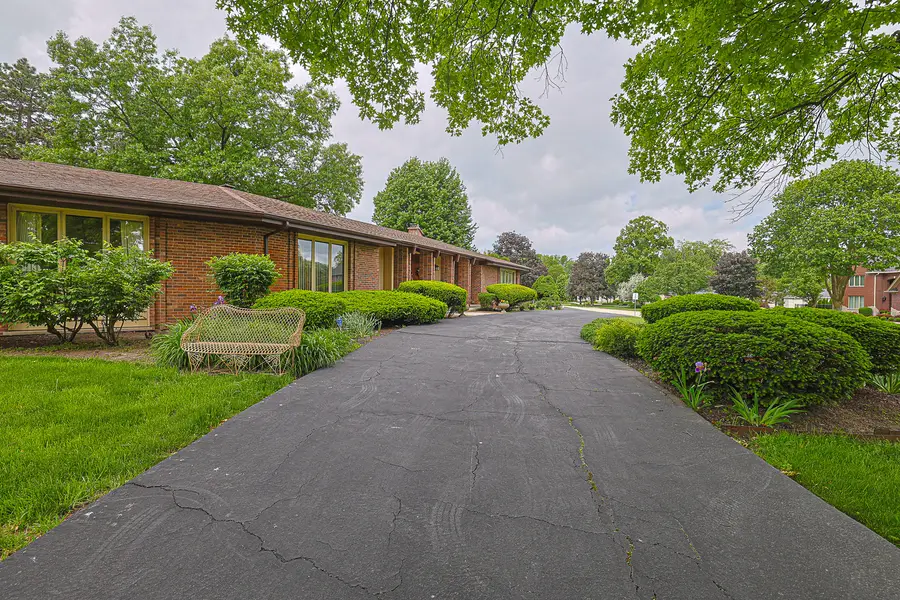 9 Camelot Drive, Oak Brook, IL 60523 - #2