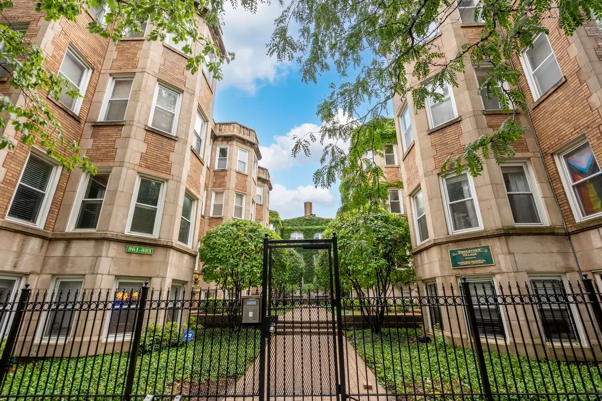 869 W Cornelia Avenue #3, Chicago, IL 60657 - #1