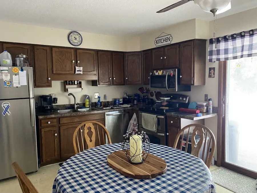 2352-54 Hillandale Road, Davenport, IA 52804 - #2