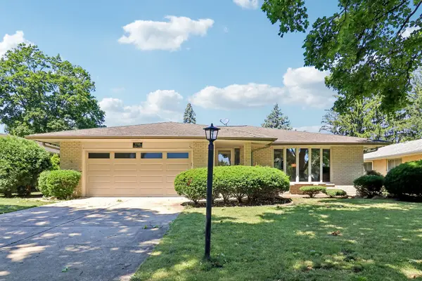 1706 N Aspen Drive, Mount Prospect, IL 60056