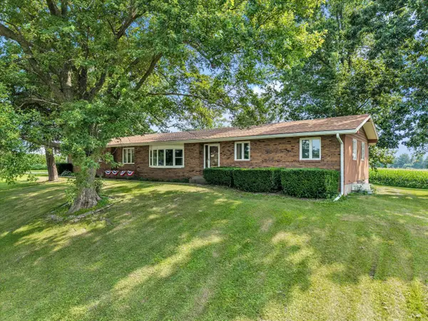 7627 New Liberty Road, Walcott, IA 52773