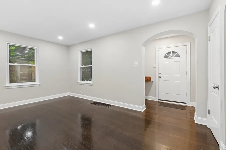 10106 S Crandon Avenue, Chicago, IL 60617 - #2