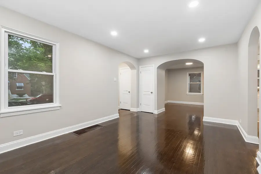 10106 S Crandon Avenue, Chicago, IL 60617 - #3