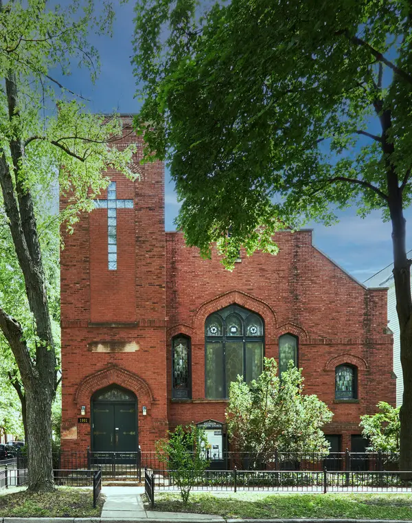 1901 W Cornelia Avenue, Chicago, IL 60657