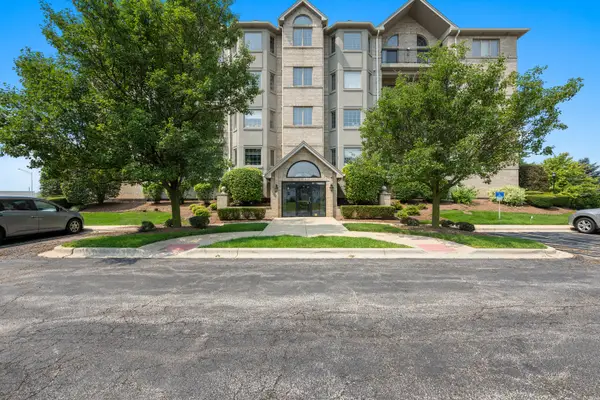8515 Woodward Avenue #303, Woodridge, IL 60517
