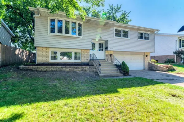 8719 Willow Road, Hickory Hills, IL 60457