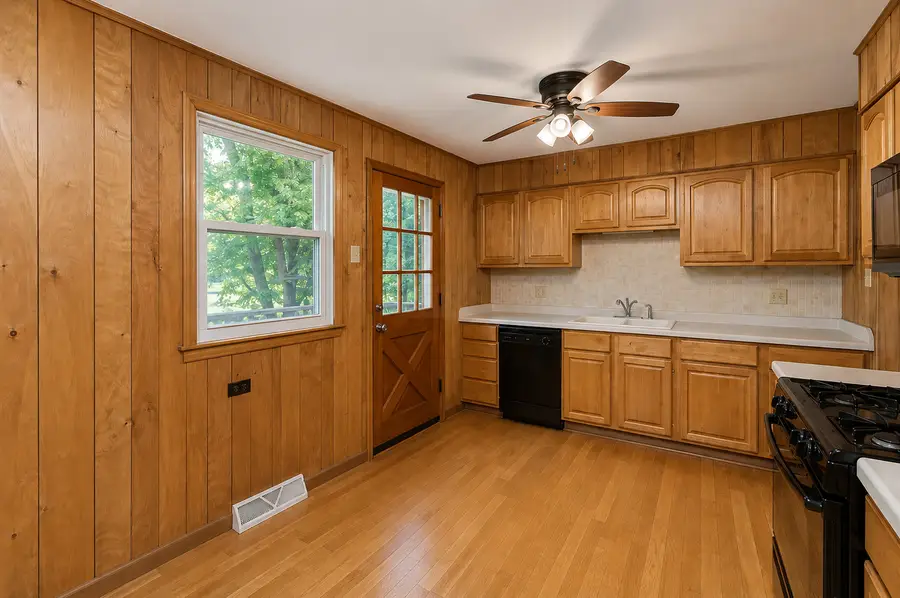 8719 Willow Road, Hickory Hills, IL 60457 - #3