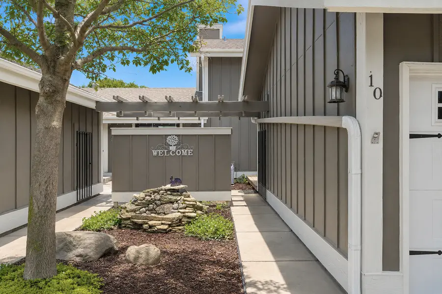 10 W Windsor Court, Sugar Grove, IL 60554 - #3