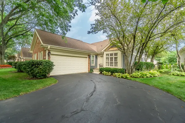 2157 N Lake Shore Circle, Arlington Heights, IL 60004
