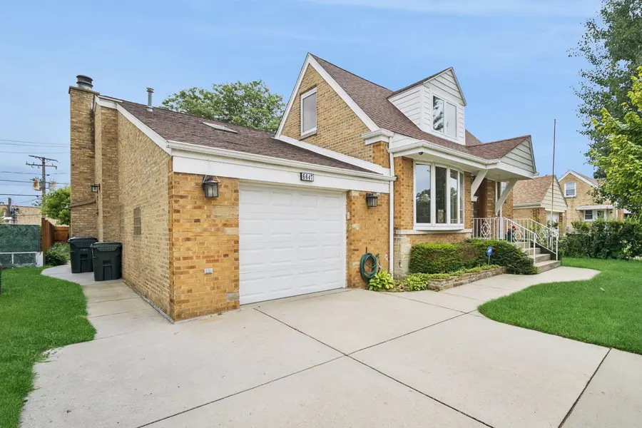 6647 N Crawford Avenue, Lincolnwood, IL 60712 - #2