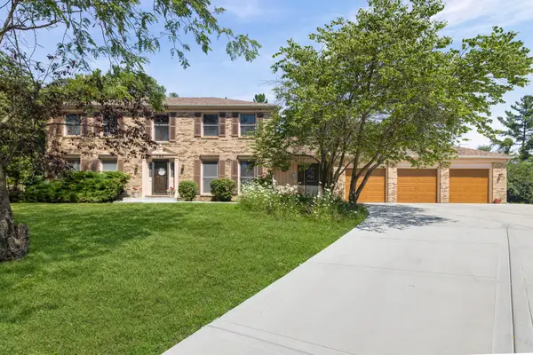 740 Cambridge Drive, Burr Ridge, IL 60527