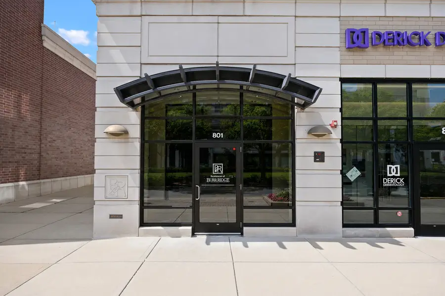 801 Village Center Drive #302, Burr Ridge, IL 60527 - #3