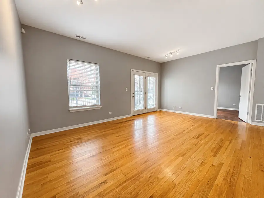 803 E 41st Street #1B, Chicago, IL 60653 - #3
