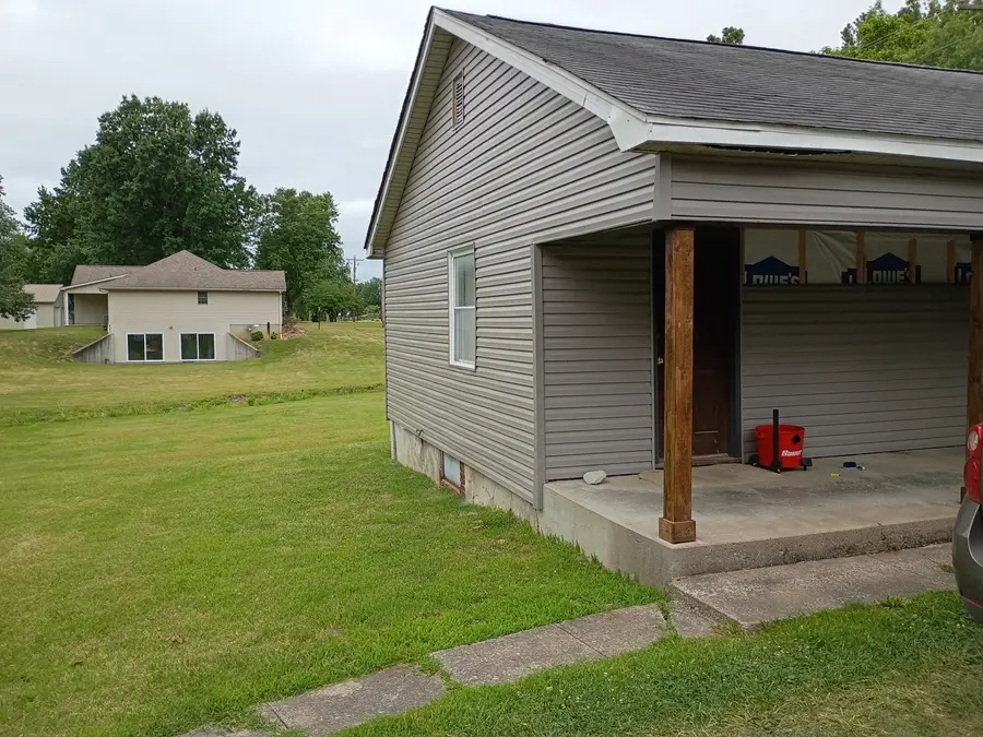 313 E Vermont Street, Carterville, IL 62918 - #2