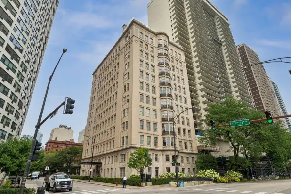 1200 N Lake Shore Drive #404, Chicago, IL 60610