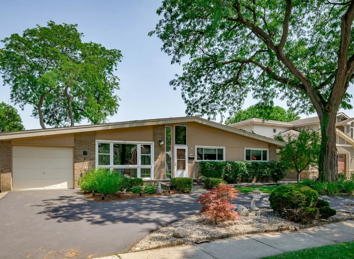 295 S Poplar Avenue, Elmhurst, IL 60126 - #1