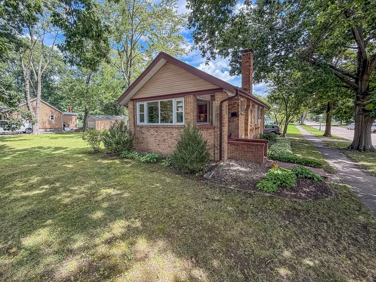 918 W Washington Street, Champaign, IL 61821 - #1
