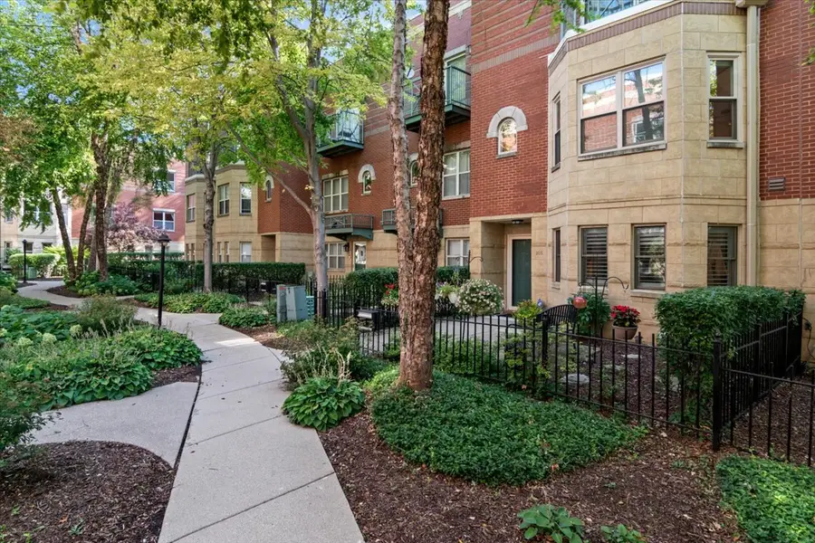 4530 S Woodlawn Avenue #305, Chicago, IL 60653 - #2