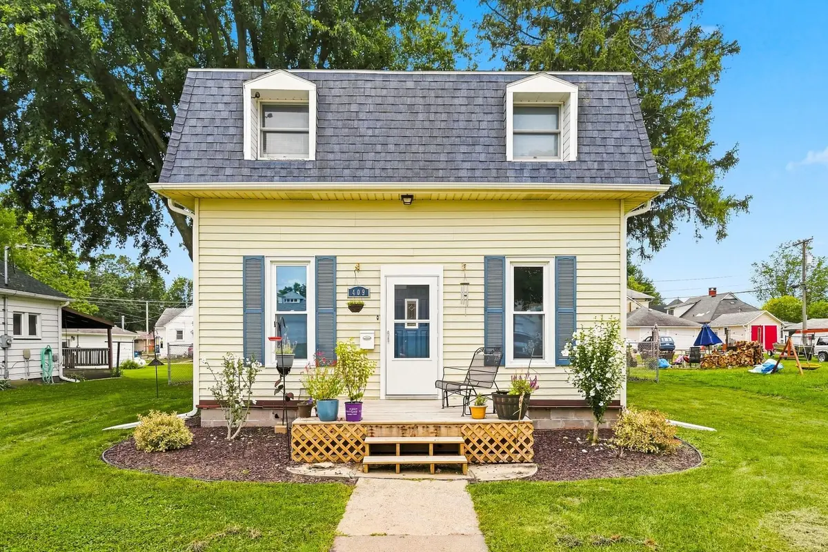 409 9th Street, De Witt, IA 52742 - #1