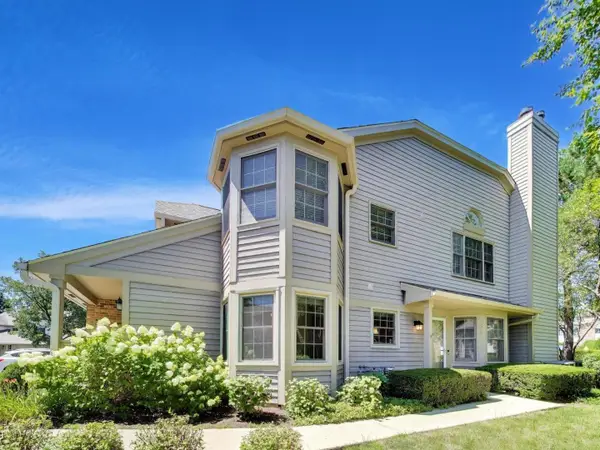 3278 N Carriageway Drive, Arlington Heights, IL 60004