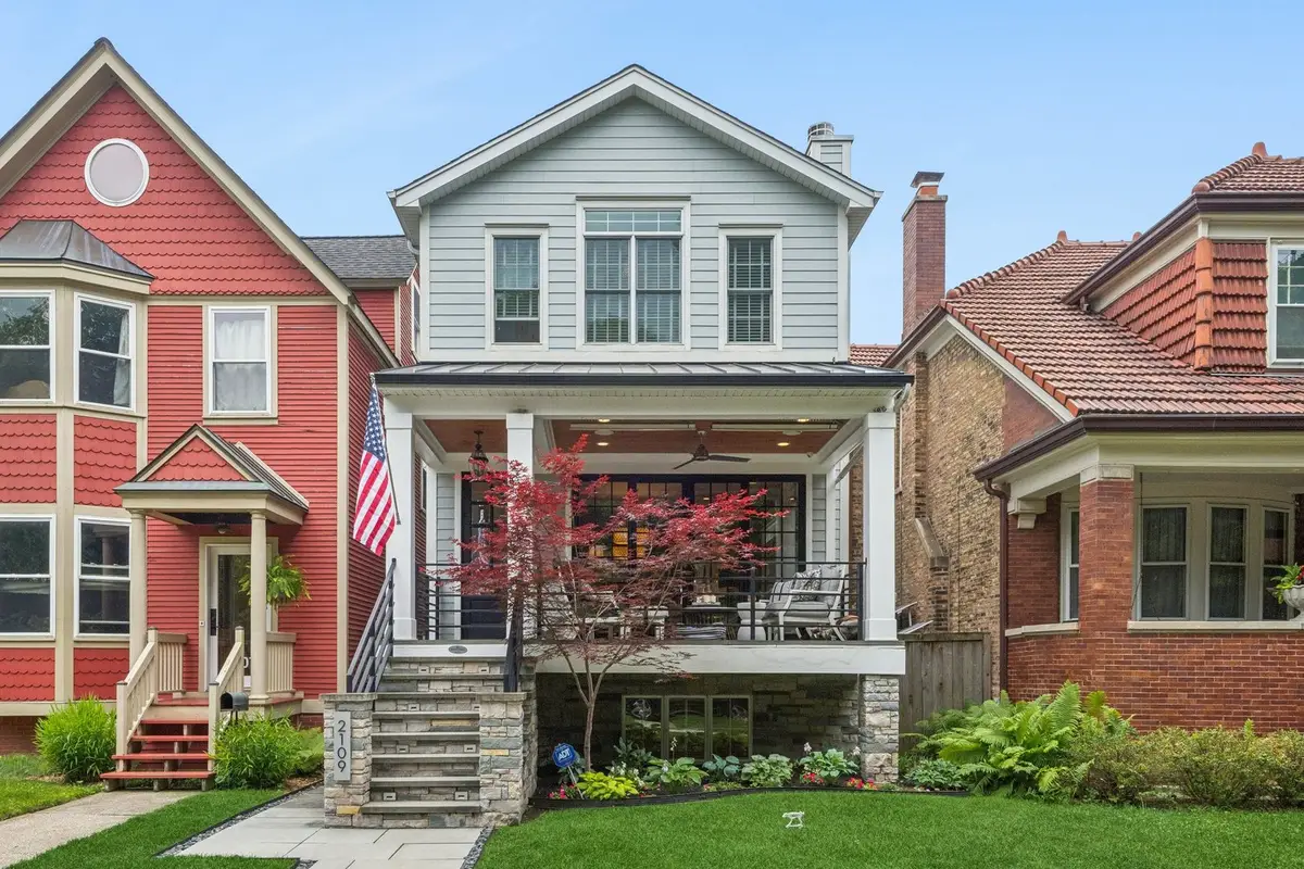 2109 W Sunnyside Avenue, Chicago, IL 60625 - #1