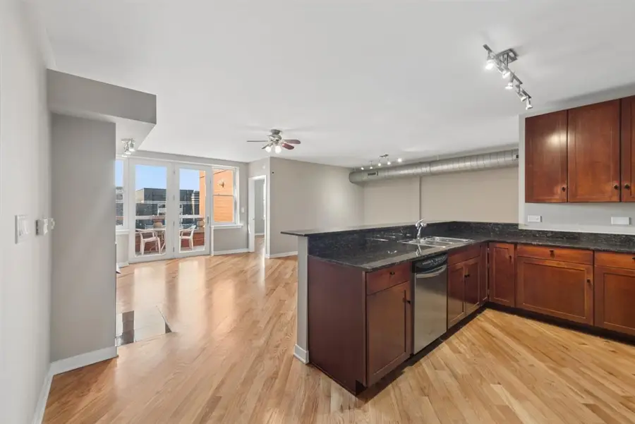 3550 W Montrose Avenue #502, Chicago, IL 60618 - #3
