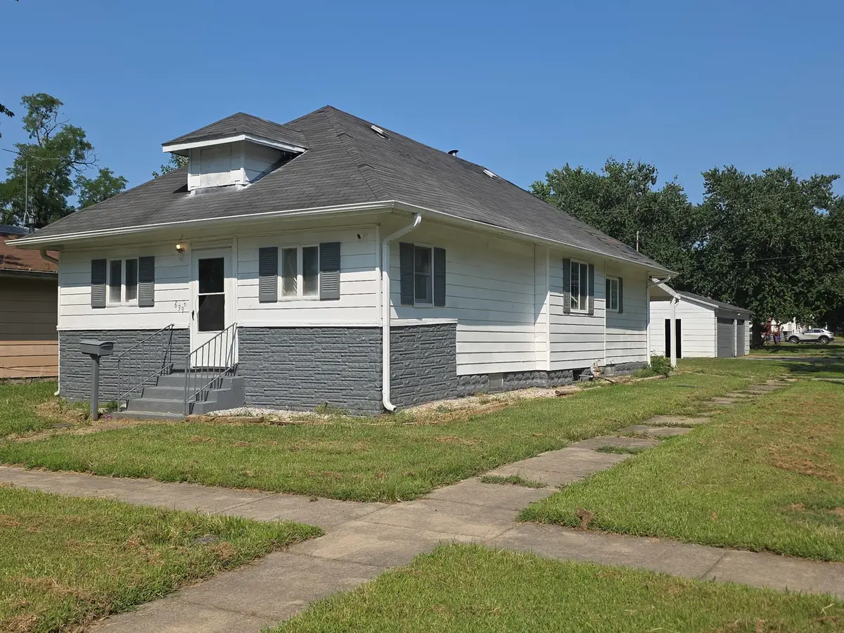 639 S Pine Street, Centralia, IL 62801 - #1