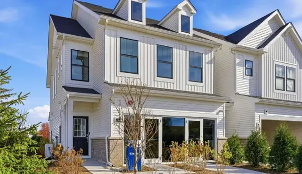 2033 Palmer Court #4001, Hoffman Estates, IL 60169