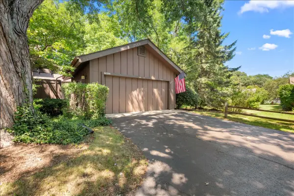 42W466 Red Bud Court, St. Charles, IL 60175
