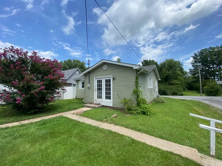 320 S Hubbard Avenue, Goreville, IL 62939 - #2