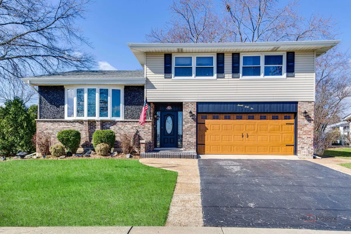 2042 S Goebbert Road, Arlington Heights, IL 60005 - #1