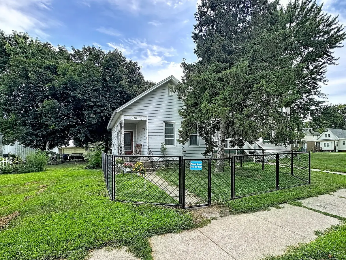 241 1st Avenue, Clinton, IA 52732 - #1