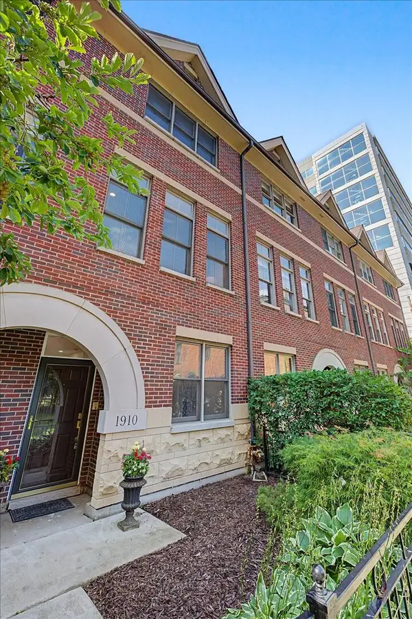 1910 S Prairie Avenue, Chicago, IL 60616