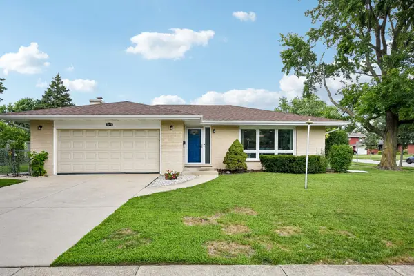 3500 Plum Grove Drive, Rolling Meadows, IL 60008