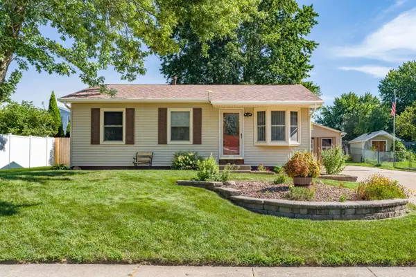 1622 Hitching Post Lane, Davenport, IA 52806