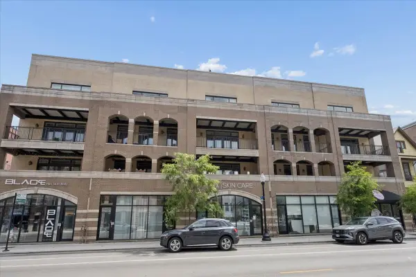 1423 W Belmont Avenue #4, Chicago, IL 60657