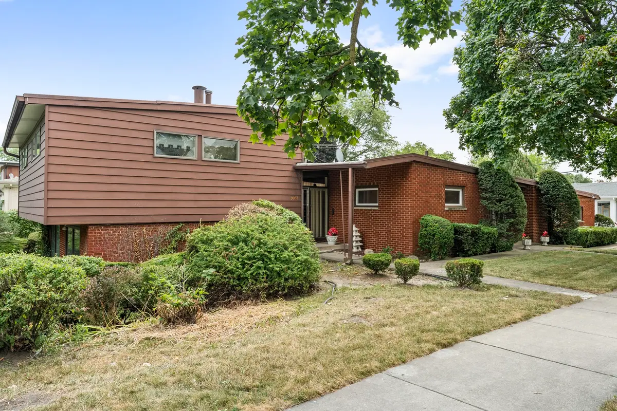 9055 Kenton Avenue, Skokie, IL 60076 - #1