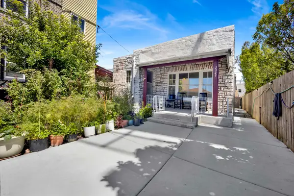 2945 N California Avenue, Chicago, IL 60618