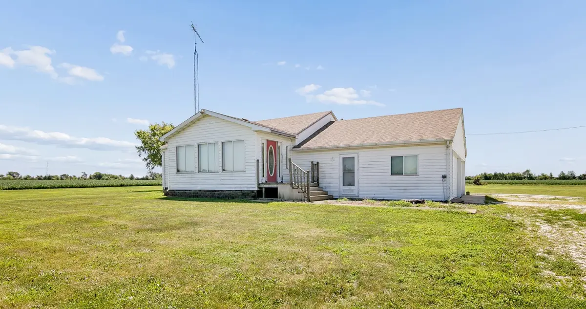 1067 E 3100 North Road, Clifton, IL 60927 - #1