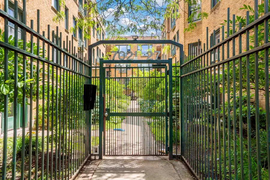 7025 N Sheridan Road #1N, Chicago, IL 60626 - #2