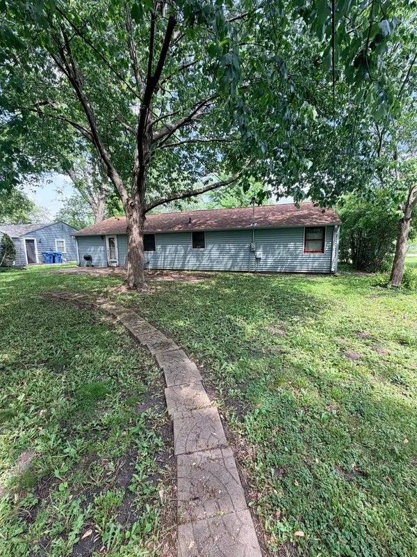 610 N Evanslawn Avenue, Aurora, IL 60506
