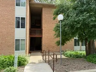 5813 Oakwood Drive #D, Lisle, IL 60532