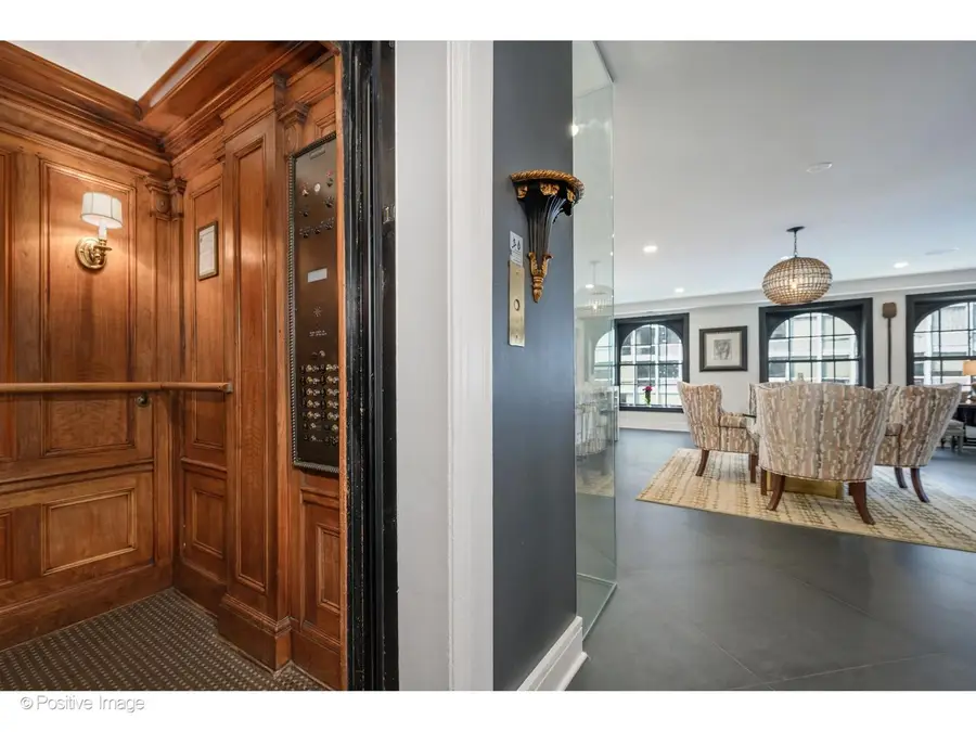 257 E Delaware Place #10AB, Chicago, IL 60611 - #2