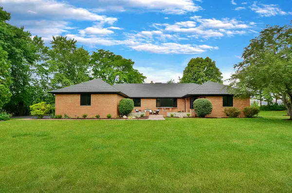 5 Bruce Circle N, Hawthorn Woods, IL 60047