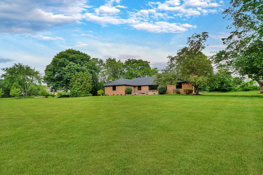 5 Bruce Circle N, Hawthorn Woods, IL 60047 - #2