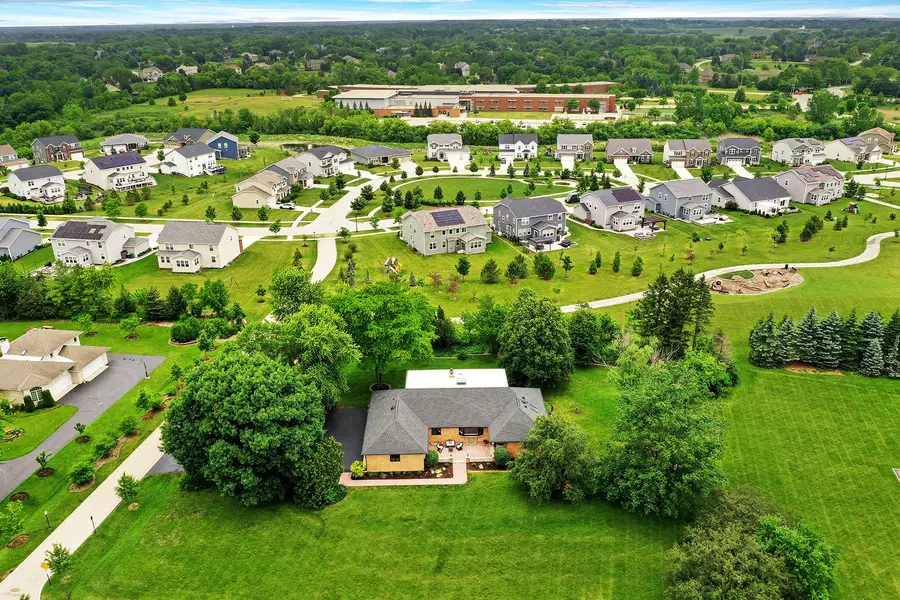 5 Bruce Circle N, Hawthorn Woods, IL 60047 - #3