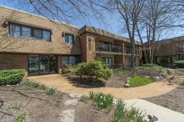 250 Old Oak Drive #175, Buffalo Grove, IL 60089