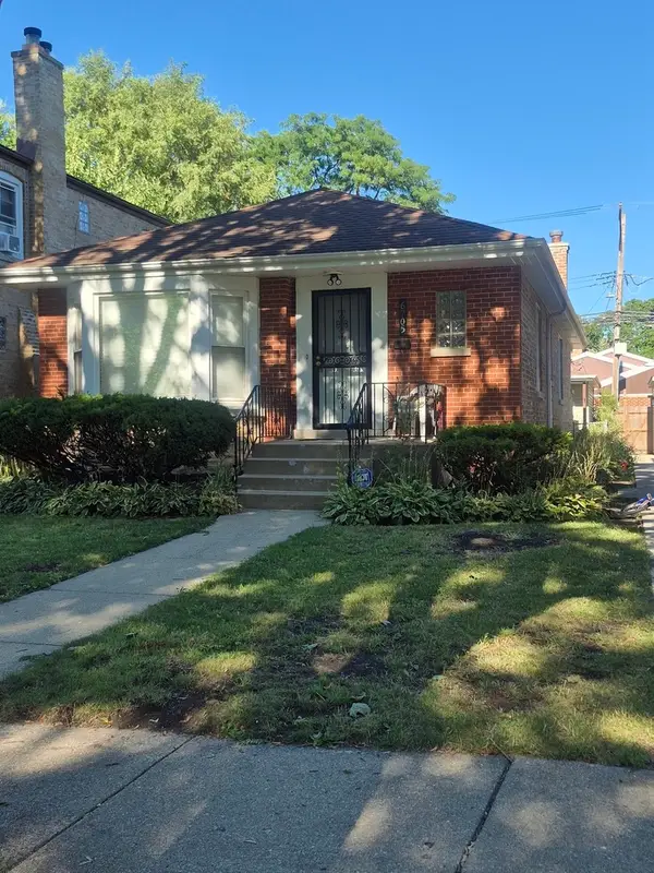 6705 N Sacramento Avenue, Chicago, IL 60645